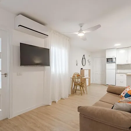 With Aircon Apartamento